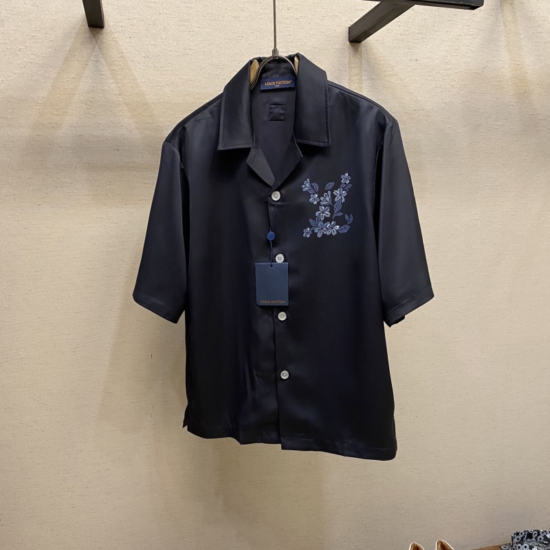 l0vis Vvtt0n shirt